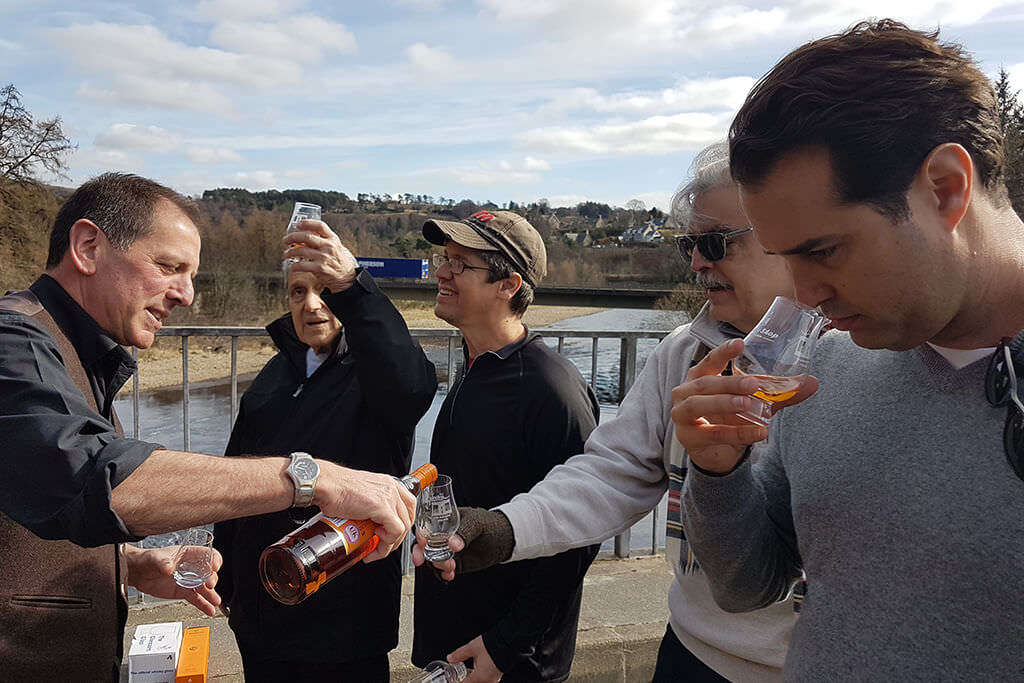 Ronnie Berri pouring a dram on Scotch Whisky in Depth